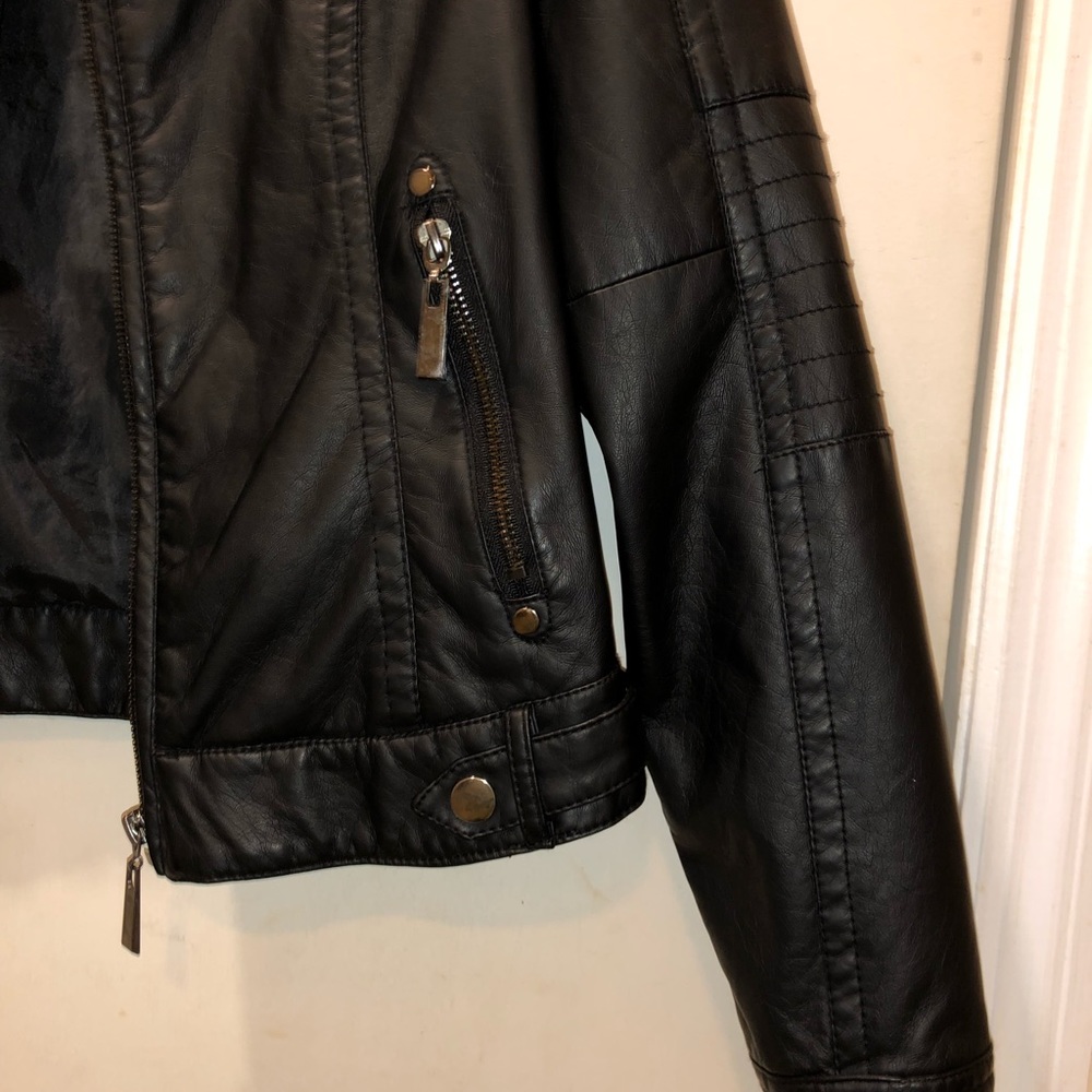 Woman’s jacket - Picture 3 of 8